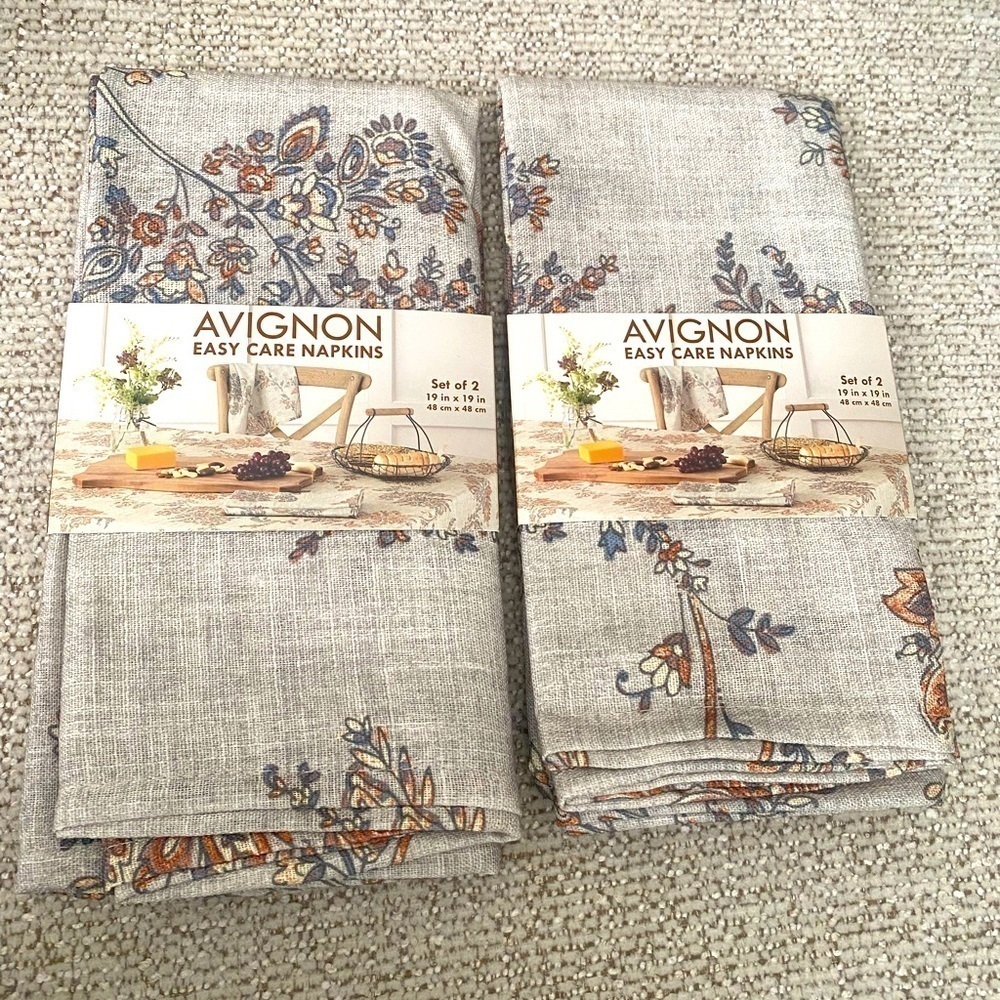 2 NWT AVIGNON EASY CARE NAPKINS FLORAL PRINT SET OF 2
